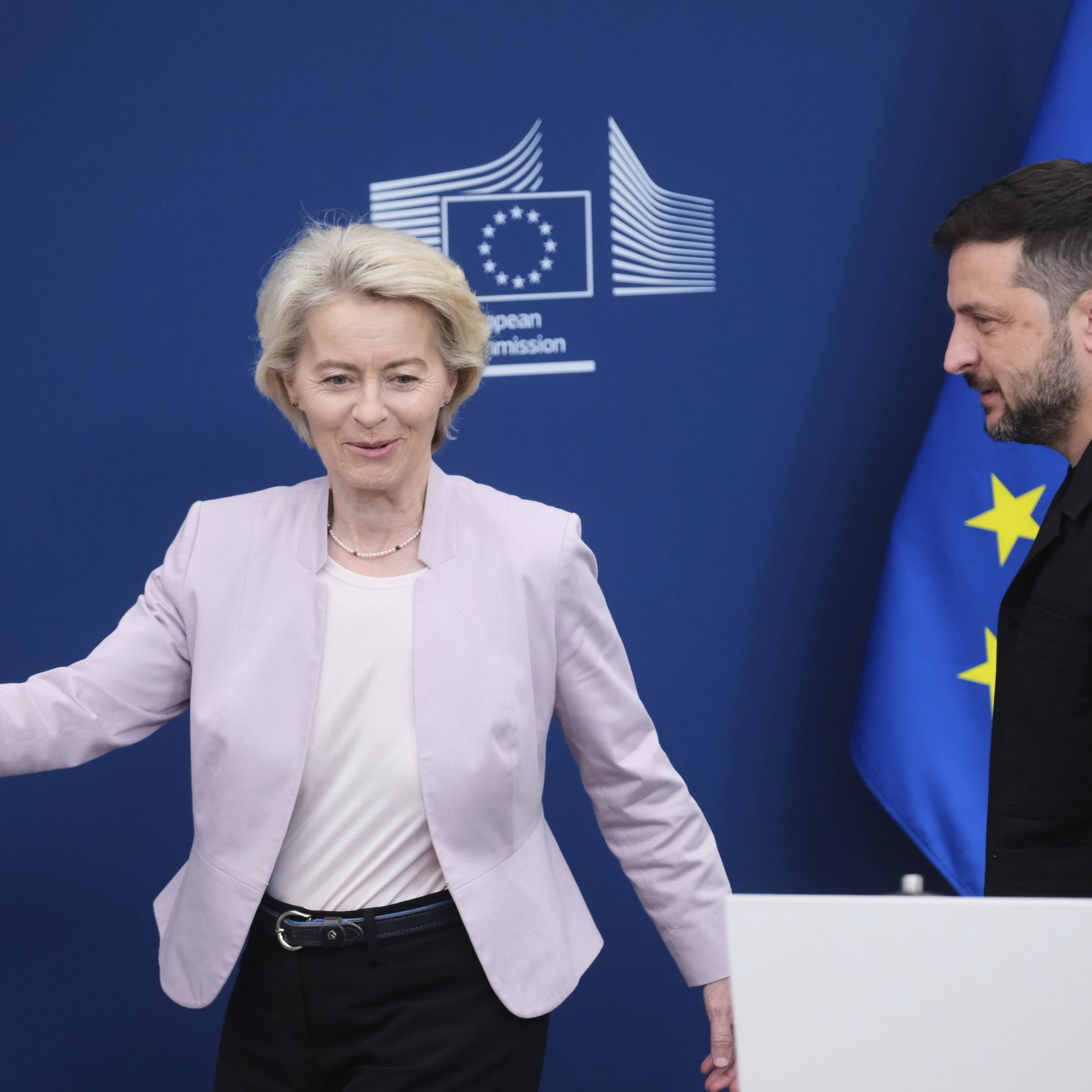 Ursula von der Leyenová a Volodymyr Zelenskyj