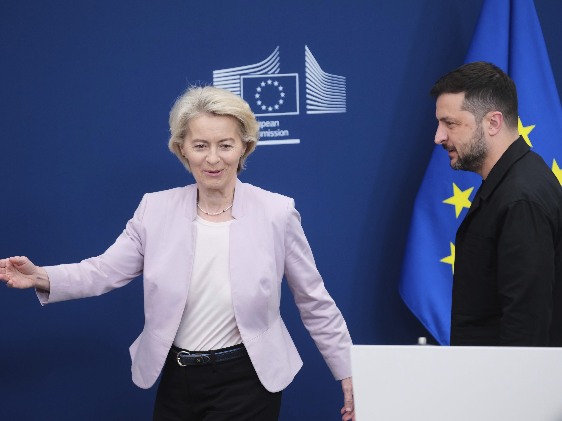 Ursula von der Leyenová a Volodymyr Zelenskyj