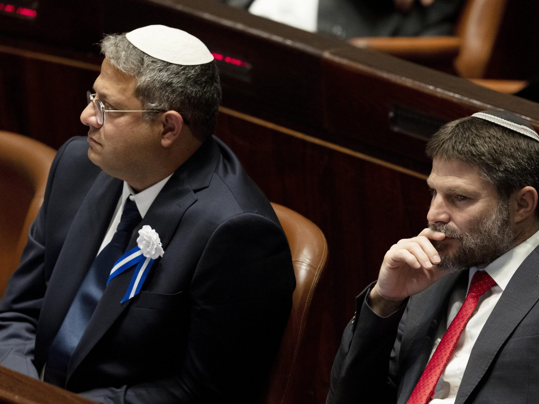 Minister národnej bezpečnosti Itamar Ben Gvir (vľavo)