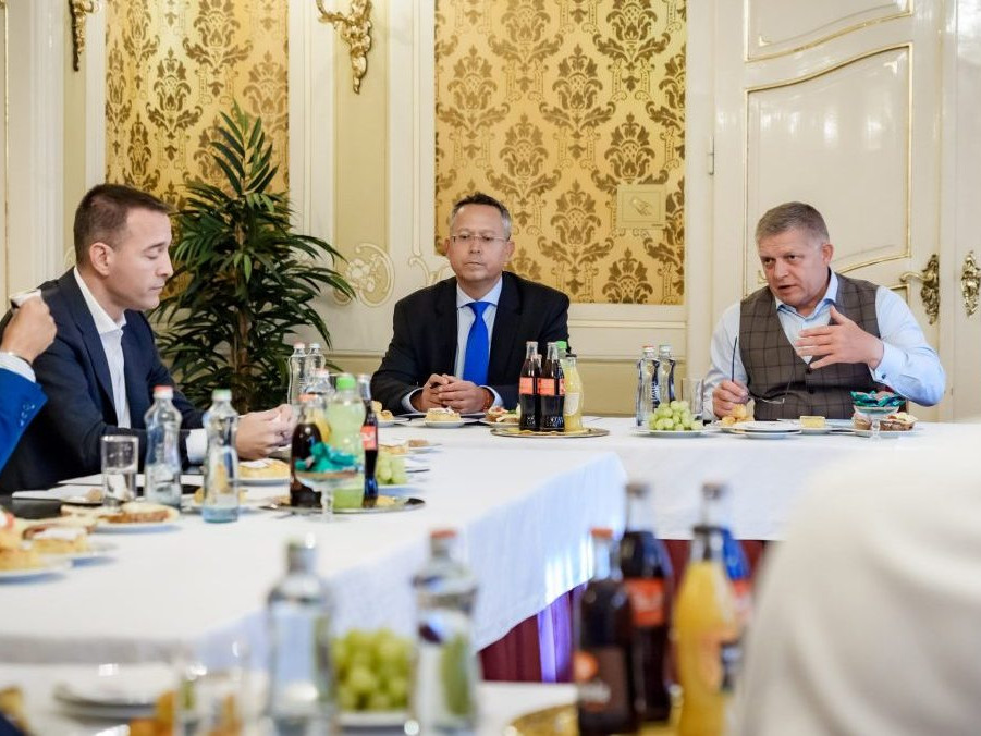 Rokovanie koaličnej rady.