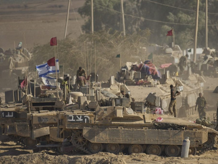 izraelskí vojaci a vozidlá