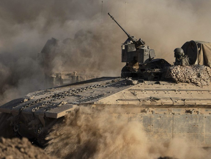 Izraelskí vojaci v tanku.