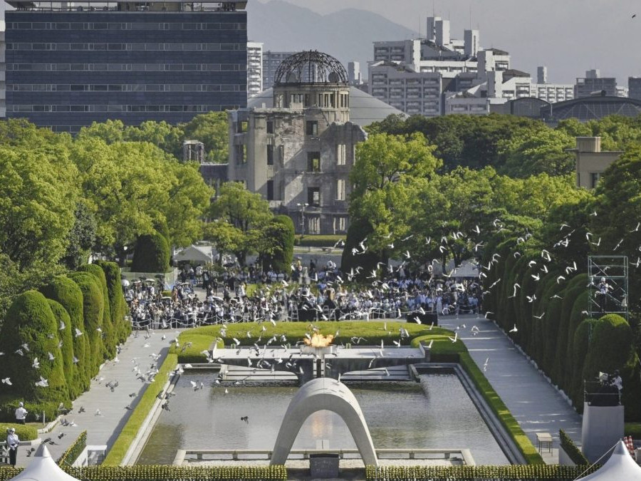 Pamätník v parku v Hirošime.