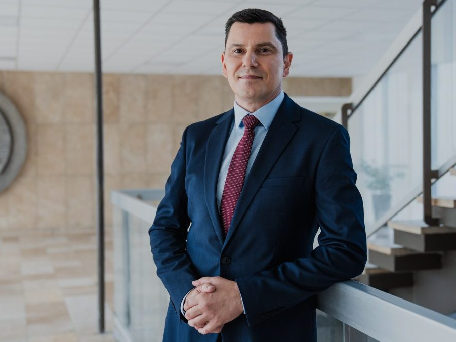 Do STVR nastupuje skúsený moderátor Jozef Kuriľák.