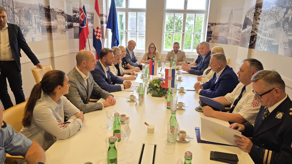 Rokovanie záchranných zložiek a ministra vnútra Chorvátska s Matúšom Šutajom Eštokom.