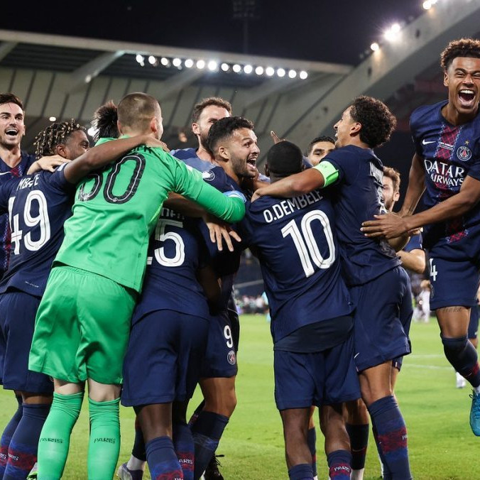 Na snímke hráči PSG sa tešia z víťazstva.