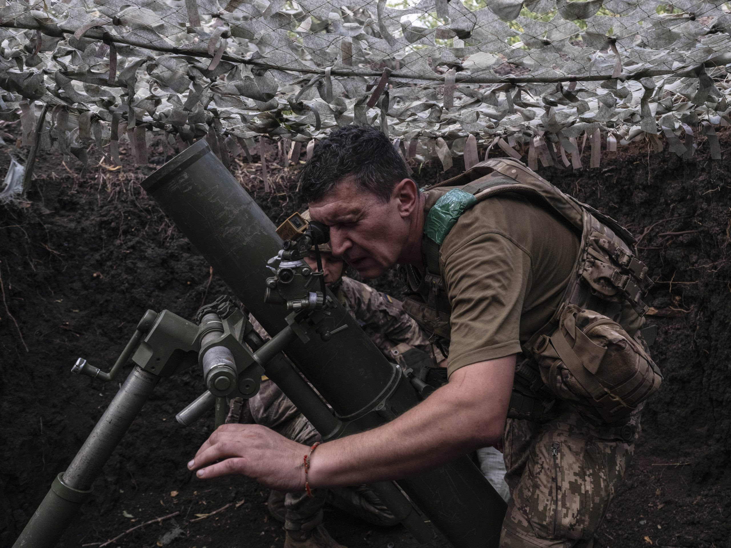 Ukrajinský vojak bráni územie.