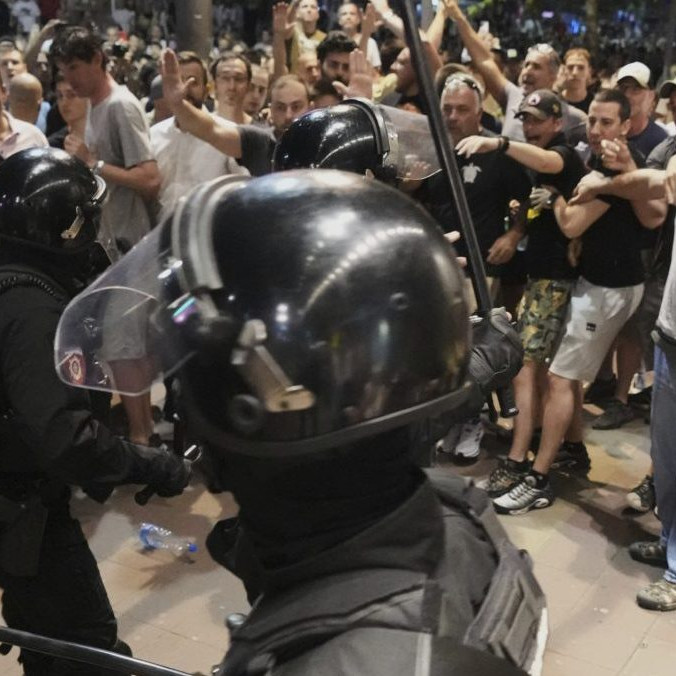 Počas protestov v Srbsku opäť došlo k potýčkam medzi priaznivcami a odporcami vlády.