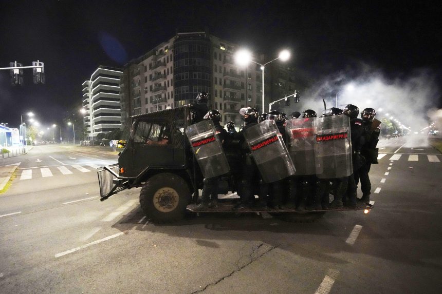 PoriadkovÃƒÂ¡ polÃƒÂ­cia poÃ„Âas protestov v Srbsku.