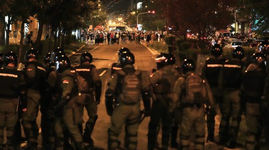 demonštranti v Belehrade