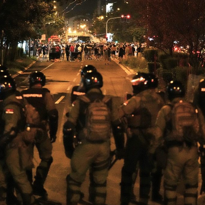 demonštranti v Belehrade