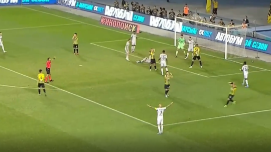 Slovan v úvodnom zápase 3. predkola Ligy majstrov prehral. Kajratu pomohla penalta v závere