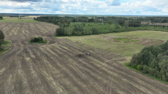 Nález trosky na poli neďaleko estónskeho mesta Tartu úradom oznámil farmár.