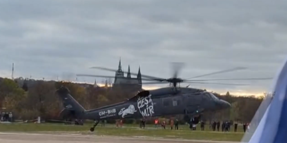 vrtuľník Black Hawk