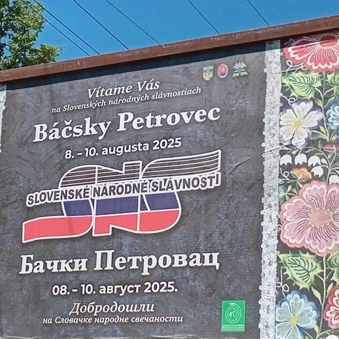 Na snímke reklamný bilbord informujúci o Slovenských národných slávnostiach v Báčskom Petrovci pri Novom Sade.