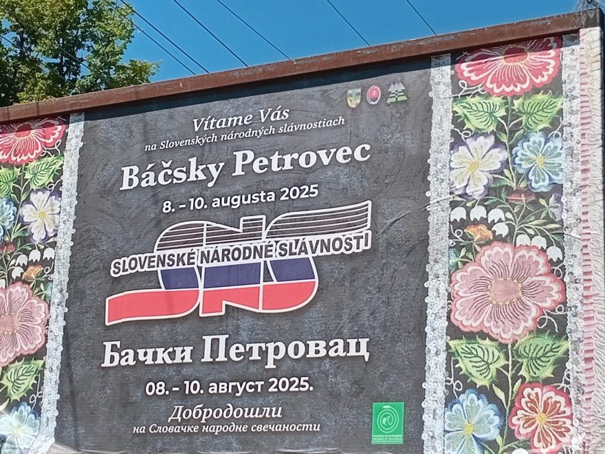 Na snímke reklamný bilbord informujúci o Slovenských národných slávnostiach v Báčskom Petrovci pri Novom Sade.