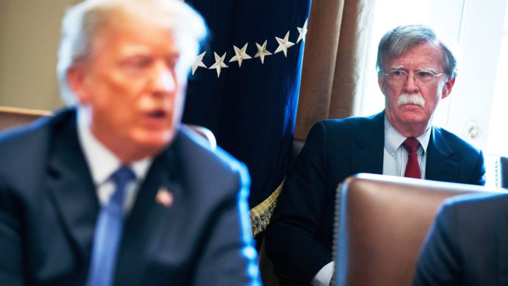 Na archívnej snímke americký prezident Donald Trump a bývalý poradca pre národnú bezpečnosť prezidenta USA John Bolton.