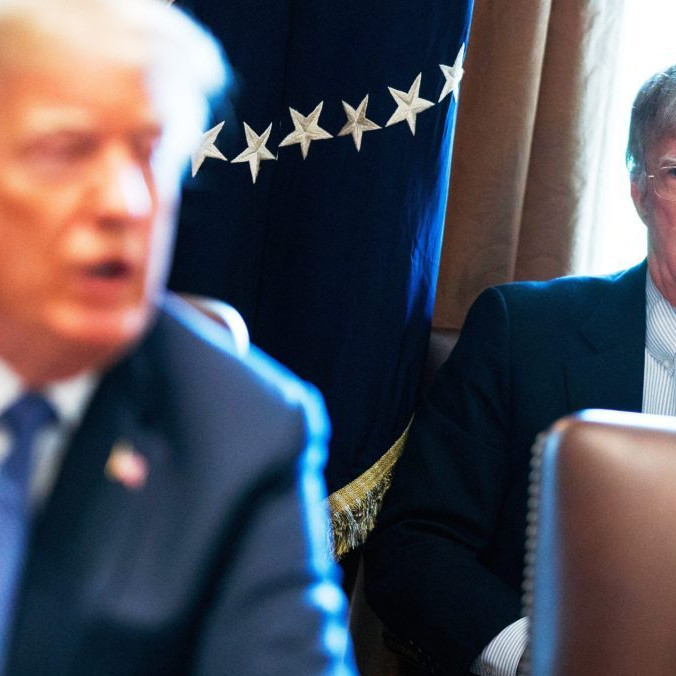 Na archívnej snímke americký prezident Donald Trump a bývalý poradca pre národnú bezpečnosť prezidenta USA John Bolton.