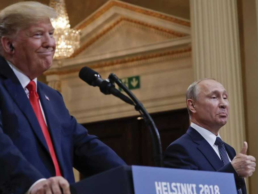 Donald Trump a Vladimir Putin na archívnej fotografii