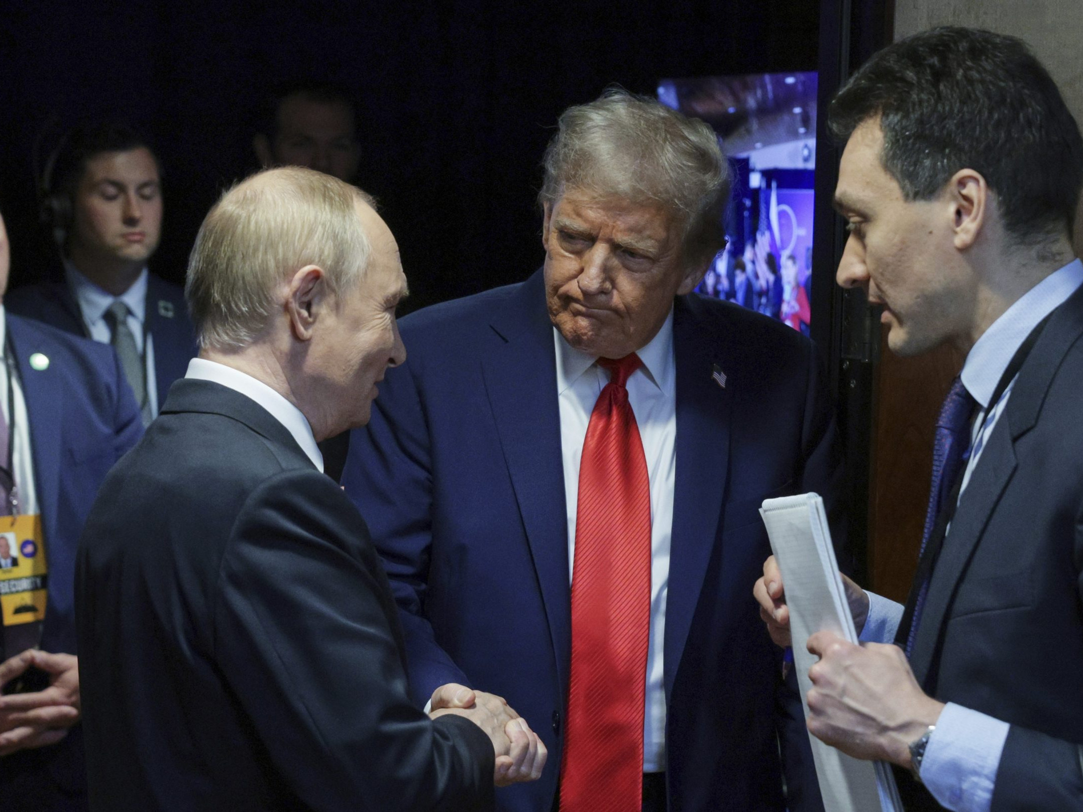 Vladimir Putin a Donald Trump počas samitu na Aljaške
