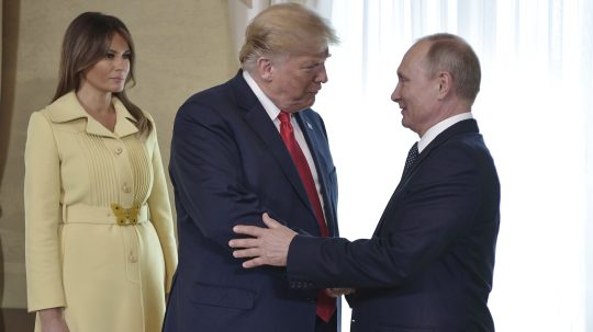 Archívna fotografia Melanie, Donalda Trumpa a Vladimira Putina.