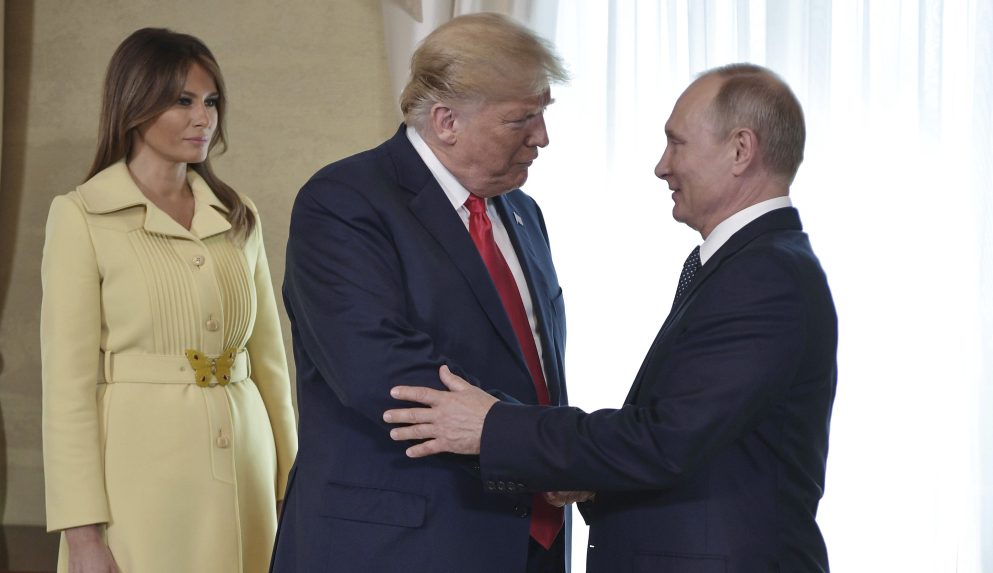Archívna fotografia Melanie, Donalda Trumpa a Vladimira Putina.