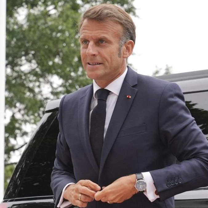 Na snímke Emmanuel Macron.