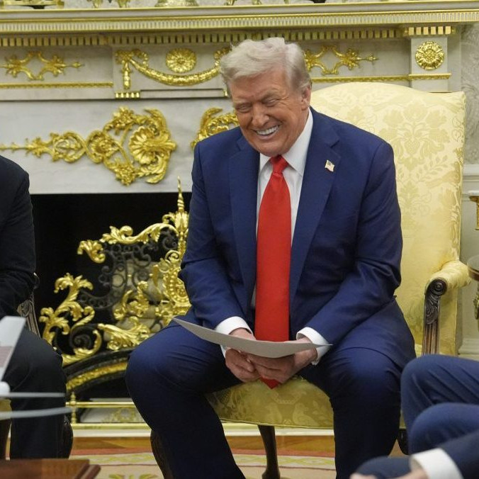 Americký prezident Donald Trump (vpravo) a ukrajinský prezident Volodymyr Zelenskyj.