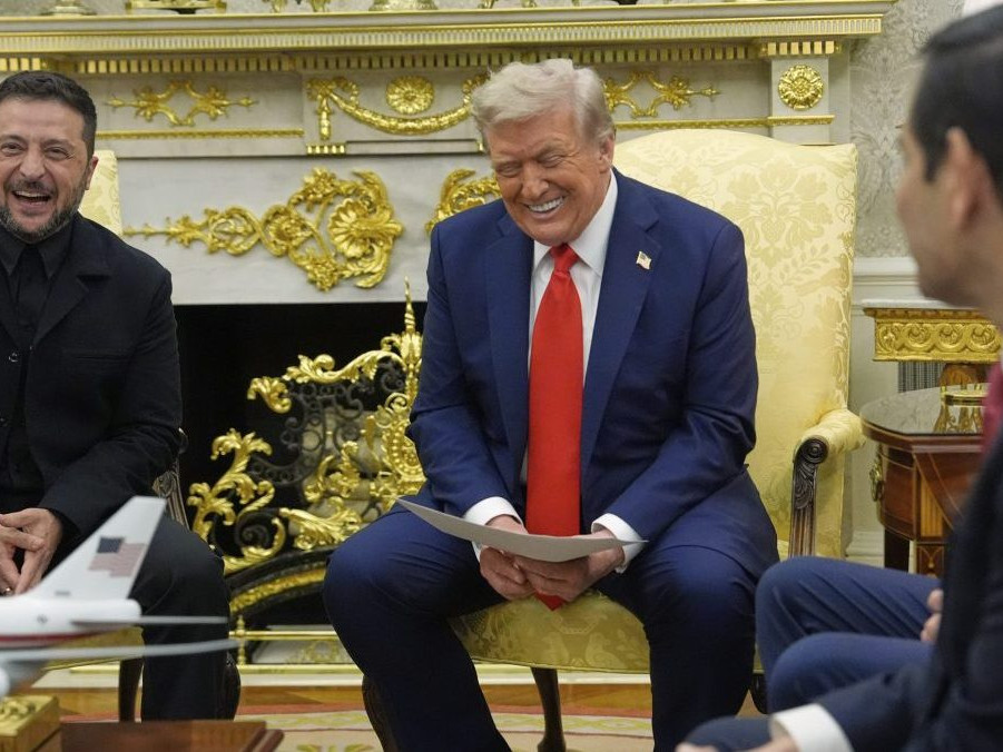 Americký prezident Donald Trump (vpravo) a ukrajinský prezident Volodymyr Zelenskyj.