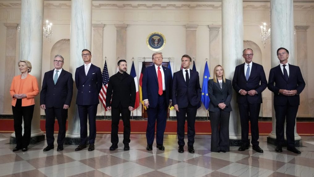 K Trumpovi a Zelenskému sa pripojili lídri kľúčových európskych krajín a zástupcovia NATO a EÚ.