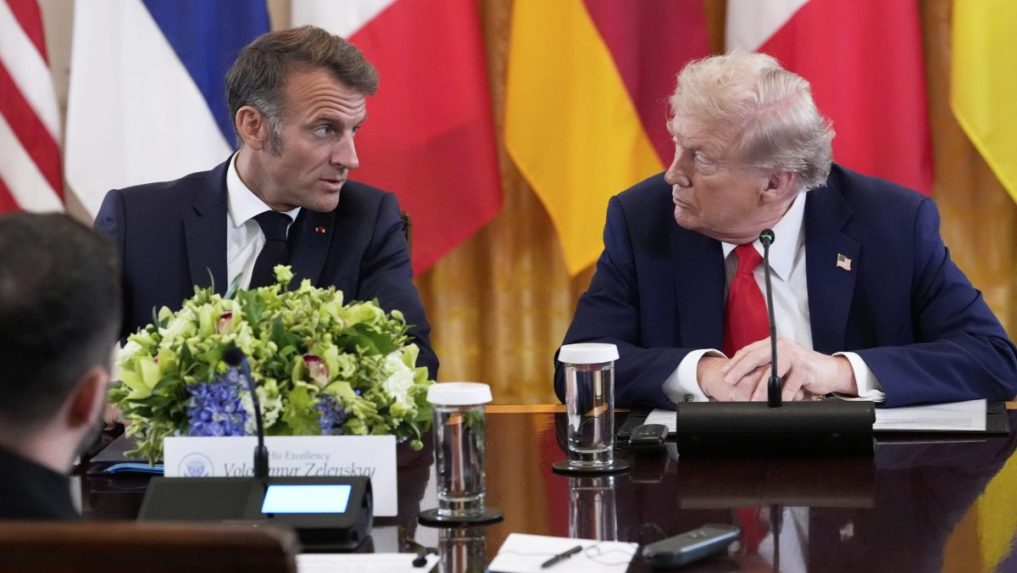 Donald Trump (vpravo) v Bielom dome privÃƒÂ­tal francÃƒÂºzskeho prezidenta Emmanuela Macrona (vÃ„Â¾avo).