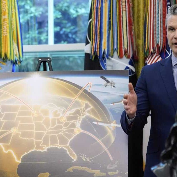 Na snímke minister obrany USA Pete Hegseth.