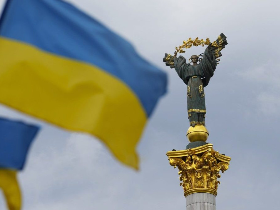 Na snímke ukrajinské vlajky.