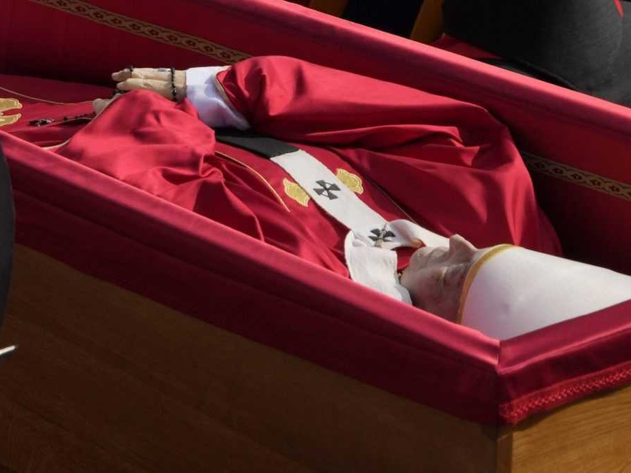 Pápež František zomrel na Veľkonočný pondelok ráno vo veku 88 rokov.