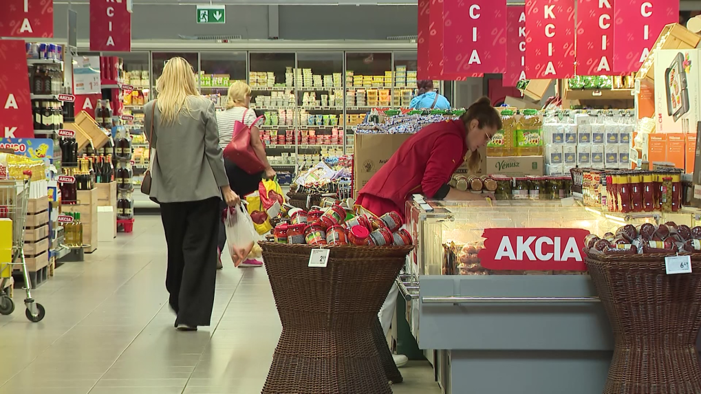 Na snímke je interiér supermarketu.