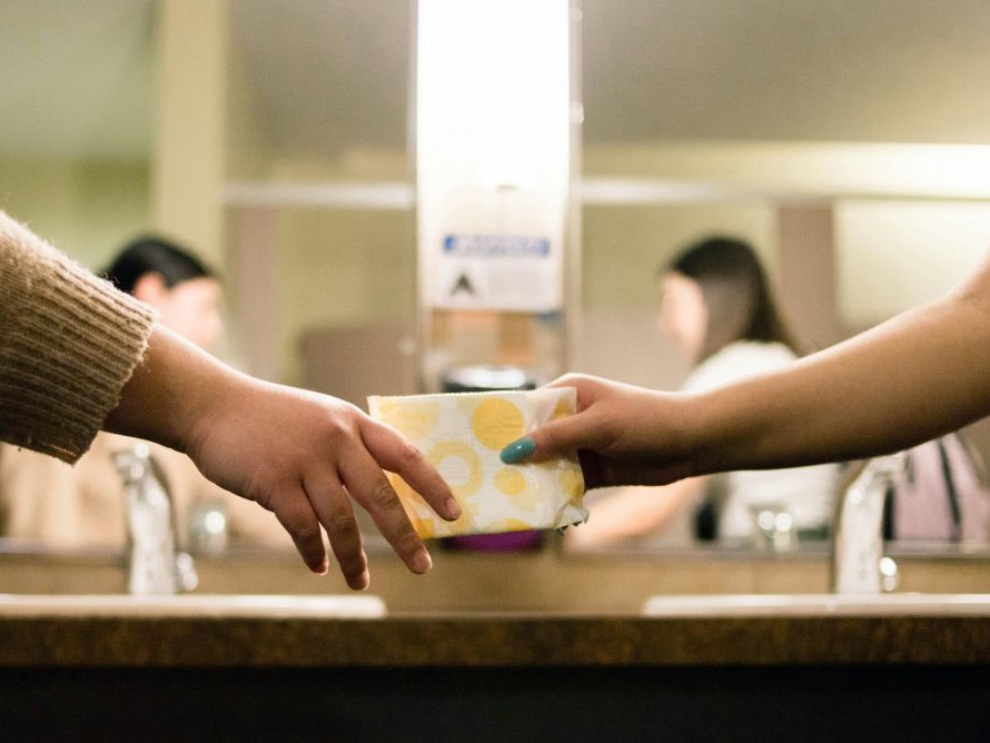 Na snímke menštruačné potreby.