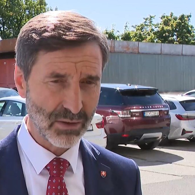 Šéf diplomacie Juraj Blanár (Smer-SD).