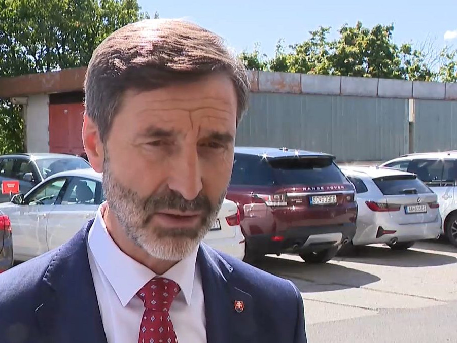 Šéf diplomacie Juraj Blanár (Smer-SD).