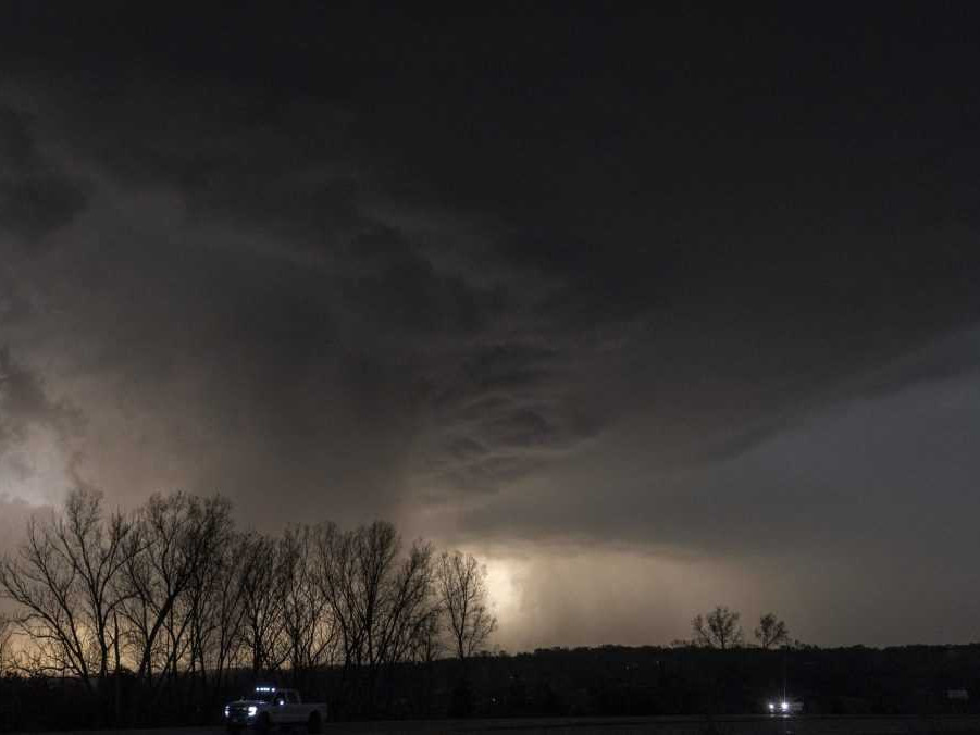 Na ilustračnej snímke búrkové mračná.