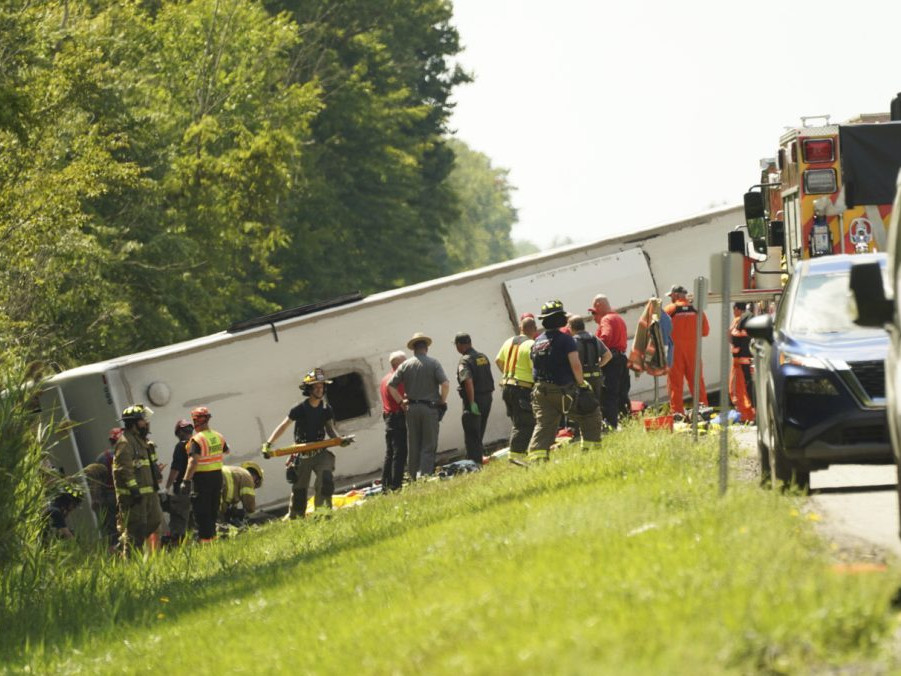 V USA havaroval autobus s turistami vracajúcimi sa z Niagarských vodopádov. Zomrelo najmenej päť ľudí