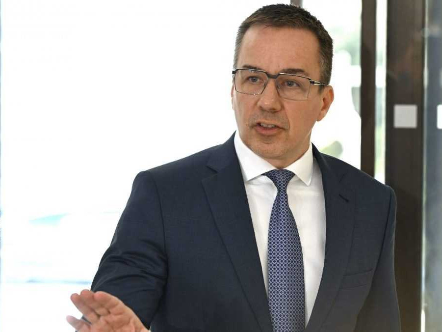 Na snímke minister práce Erik Tomáš.