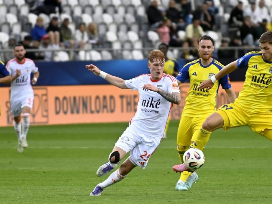 Na snímke futbalisti.