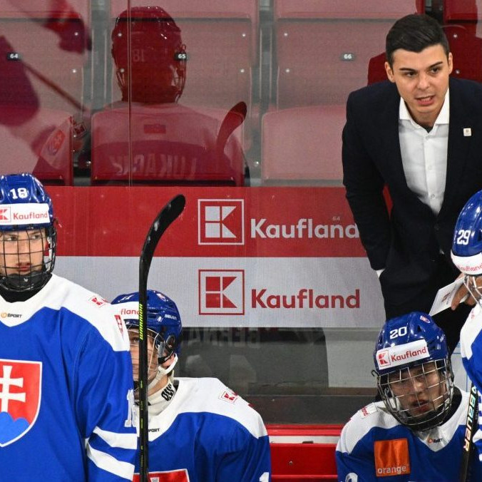 Na snímke slovenskí hokejisti na