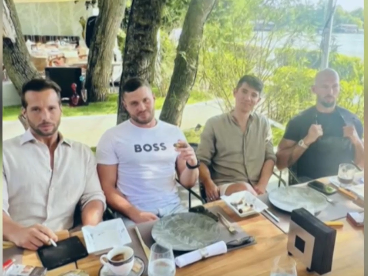 Stretnutie Richarda Glücka a europoslanca Erika Kaliňáka s Andrewom Tateom.