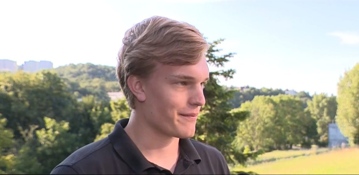 Na snímke študent Viktor Imrišek.