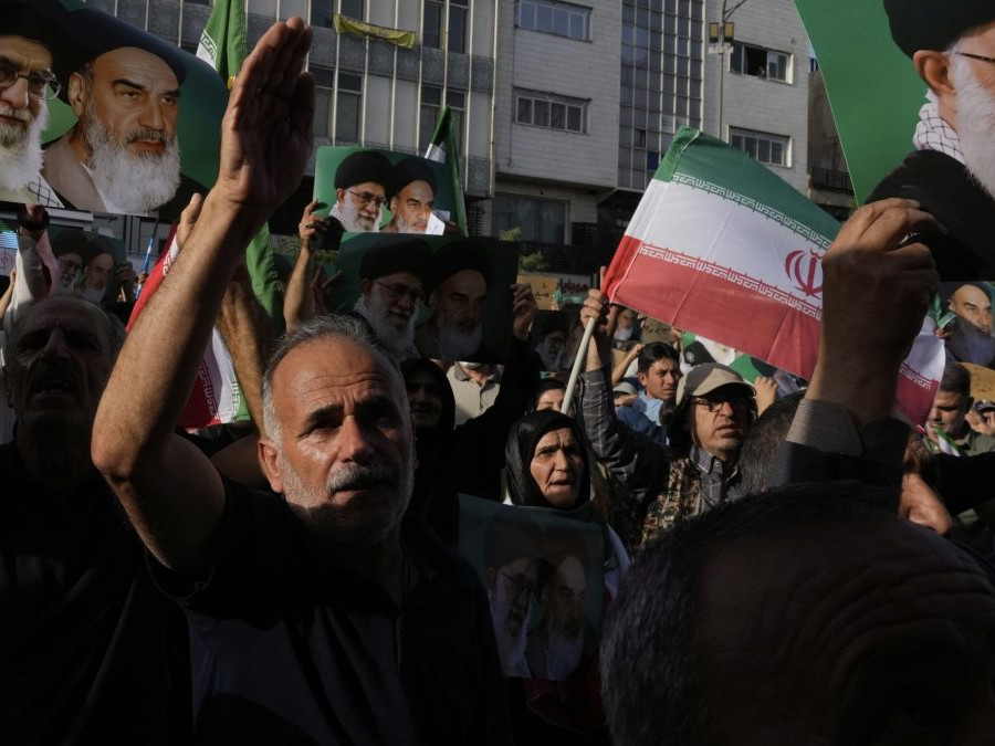 Protest v Iráne proti americkým útokom proti iránskemu jadrovému programu.