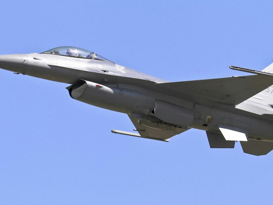 lietadlo F-16