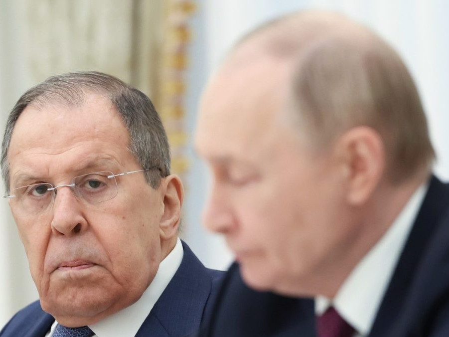 Šéf ruskej diplomacie Sergej Lavrov a prezident Vladimir Putin.