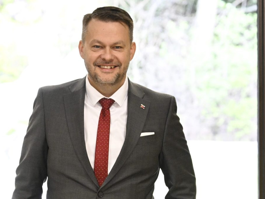 Minister investícií, Samuel Migaľ.