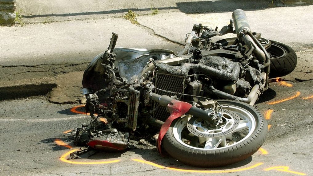 Motorka po tragickej dopravnej nehode v Nitre.